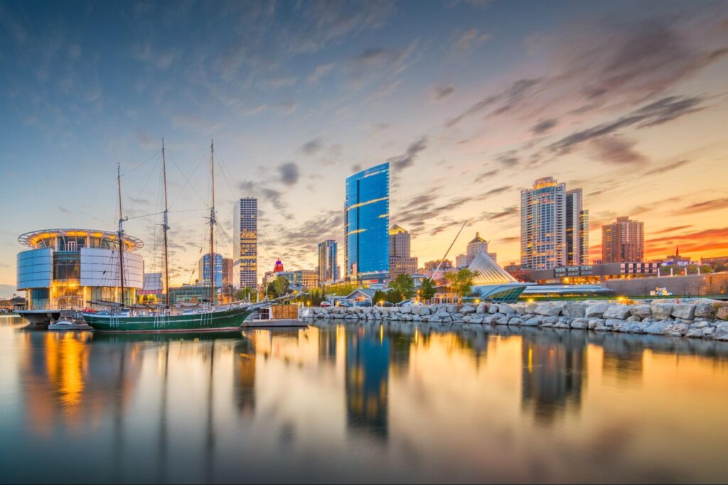 Milwaukee downtown city skyline